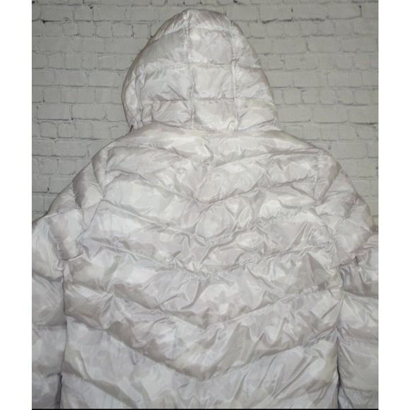 Tommy Hilfiger Men's Midweight Chevron Quilted, Large, Tonal White Camo w/Bib, L - Picture 4 of 11